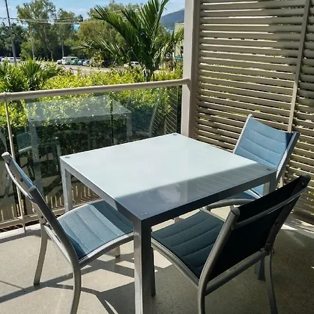 Airlie Central Apartments-3