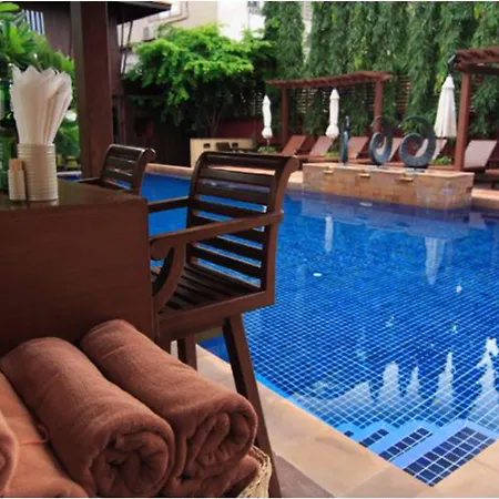 Rose Hotel-2
