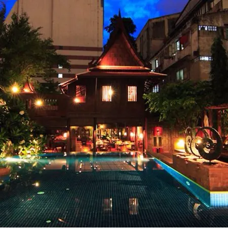 Rose Hotel-2