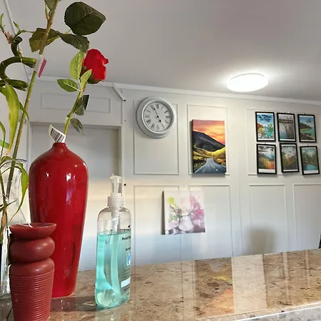 Kingswood Manor Motel-2
