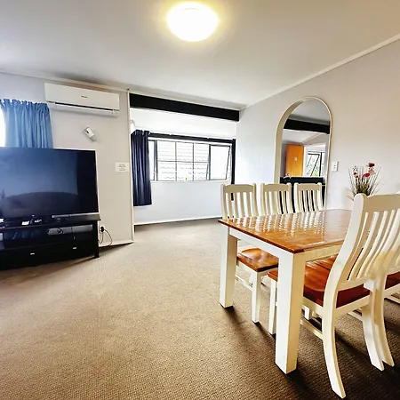Kingswood Manor Motel-2