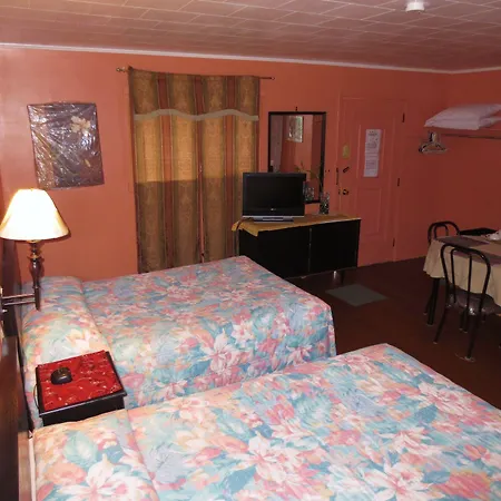 Four Seasons Motel-2
