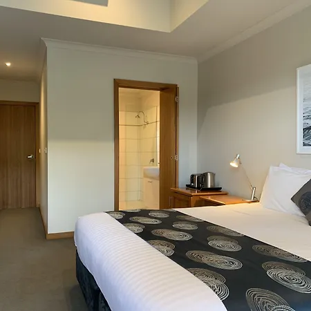 Eugenies Inverloch-2
