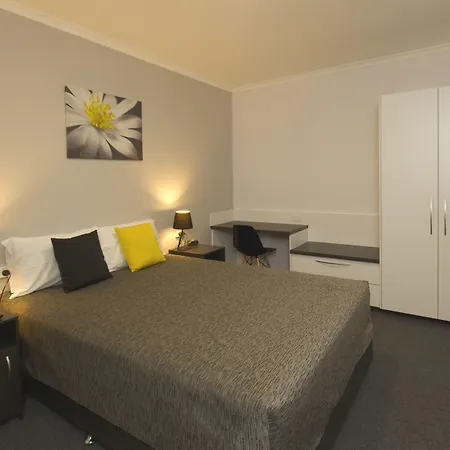 Glenmore Palms Motel-2