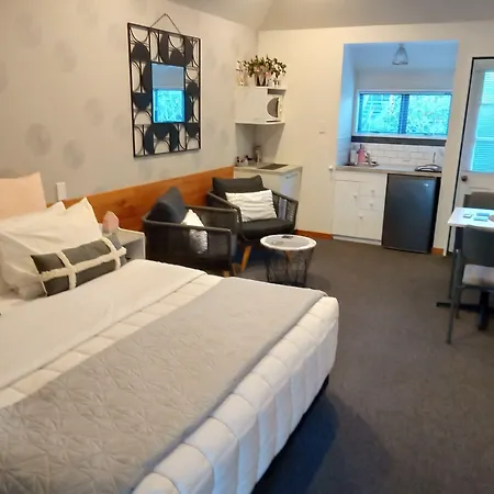Four Peaks Motel-2