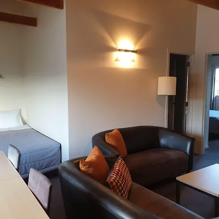 The Hobbit Motorlodge-2