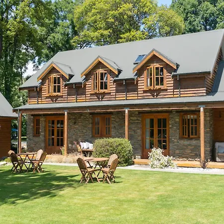 Wanaka Homestead Lodge & Cottages-2