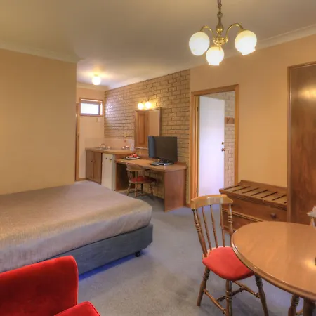 Barrass'S John Bright Motor Inn-3