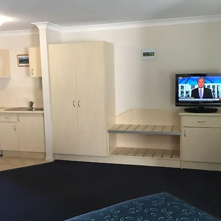 Tuckerbox Motor Inn-3