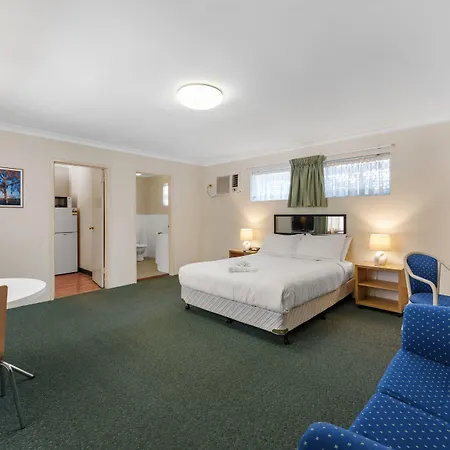 Paramount Motel-2