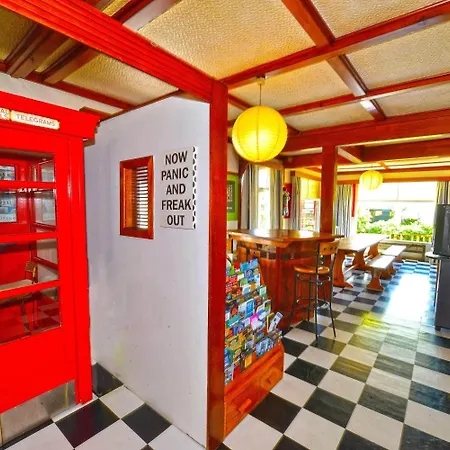 Ducks & Drakes Boutique Motel & Backpackers-3