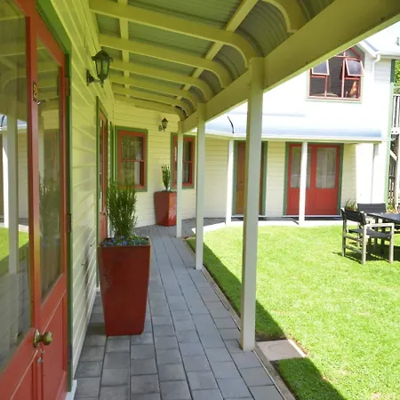 Ducks & Drakes Boutique Motel & Backpackers-3