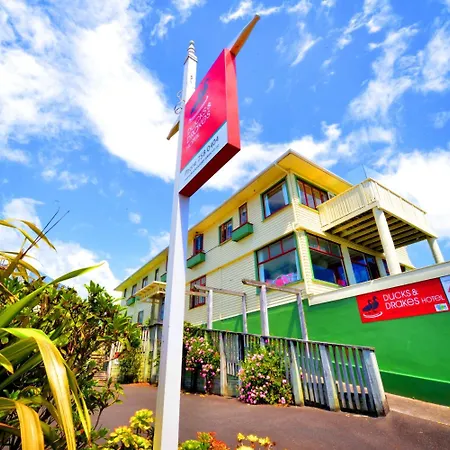 Ducks & Drakes Boutique Motel & Backpackers-2