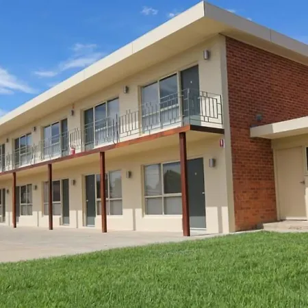 Seven Pines Motor Inn-3