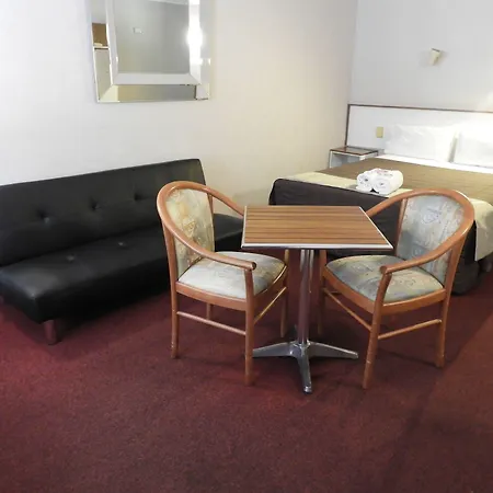 Beerwah Glasshouse Motel-2