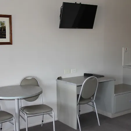 The Saltbush Motor Inn-3