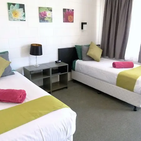Azalea Motel - Under New Management-3
