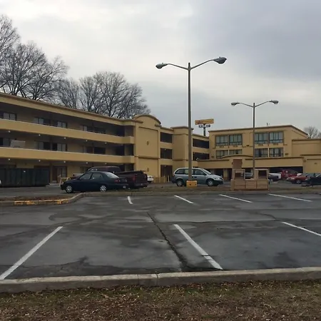 Diamond Inn & Suites-2