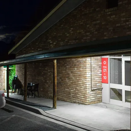 Farnham Court Motel And Restaurant-2