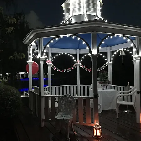 Lakeside Cottage Luxury B&B-2