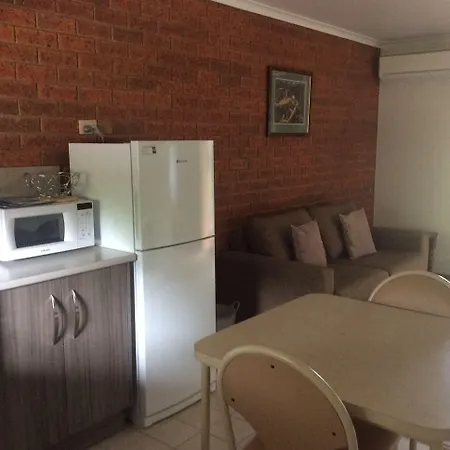 Greenways Holiday Units-2