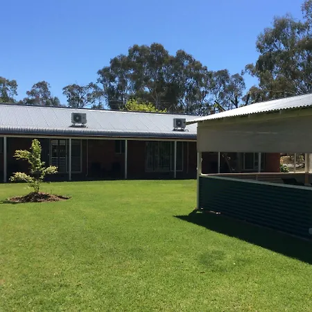 Greenways Holiday Units-3