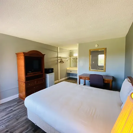 Traveler'S Place Inn & Suites-3