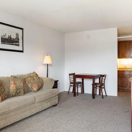 Traveler'S Place Inn & Suites-2