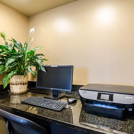 Cobblestone Inn & Suites Cambridge-2