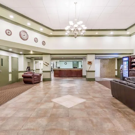 Ramada By Wyndham Hinton-3
