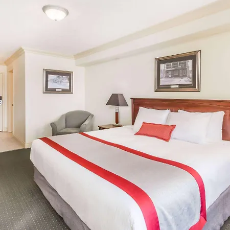 Ramada By Wyndham Hinton-3