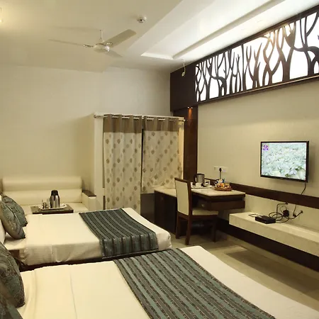 Hotel Emerald-3