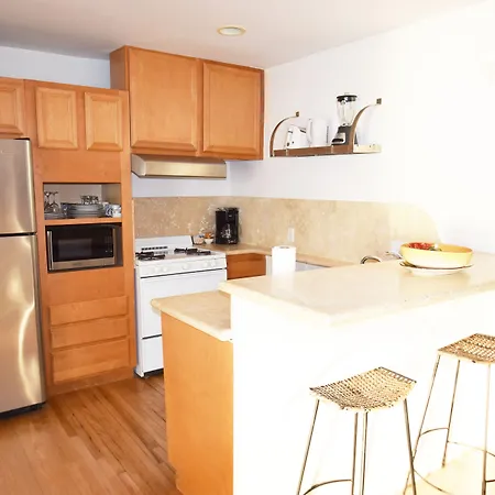 Malibu Beach Paradise Apartments-3