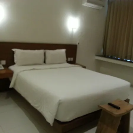 L Bajo Hotel-2