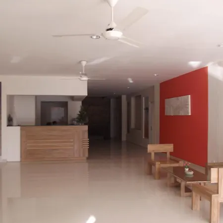 L Bajo Hotel-3