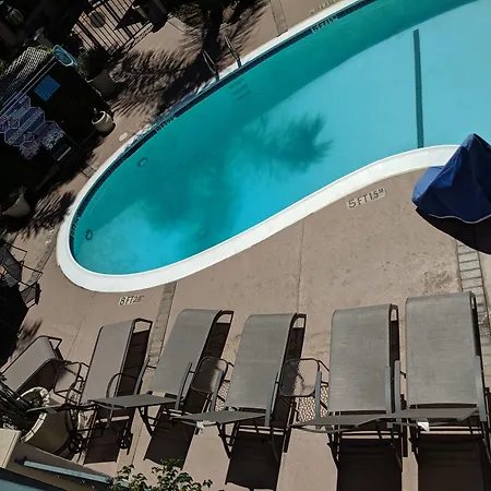 Tarzana Inn-3