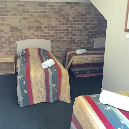Country Gardens Motor Inn-2