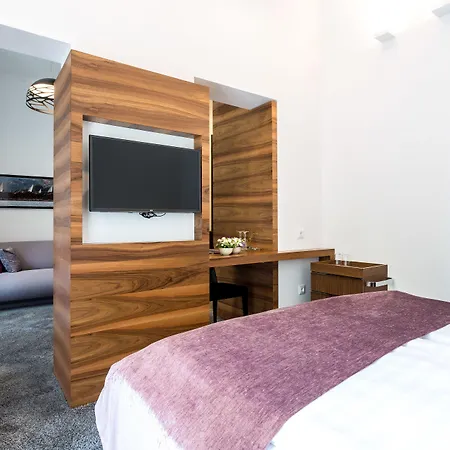 Starlight Luxury Rooms-3