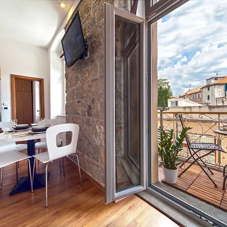 Marmontova Luxury Rooms-3