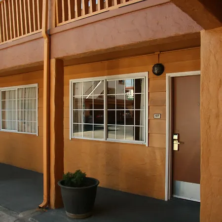 Navajo Lodge-3