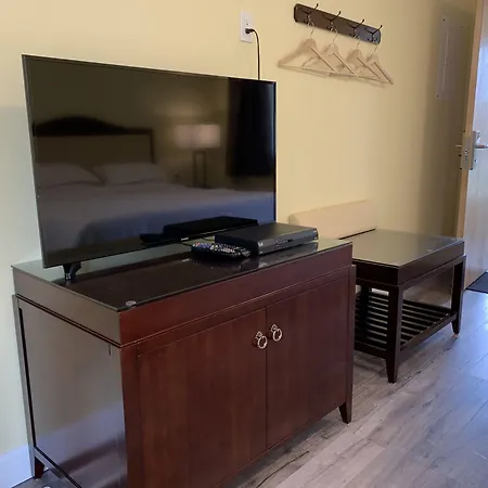 7 West Motel-2