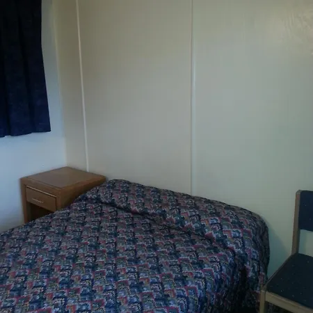 Americana Motel-2