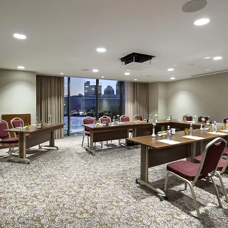 Hilton Garden Inn Istanbul Beylikduzu-3
