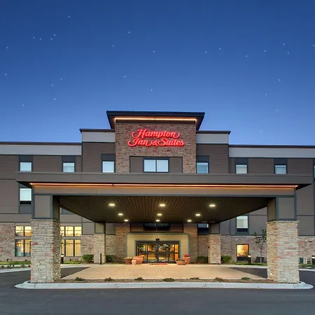 Hampton Inn & Suites Milwaukee West-3