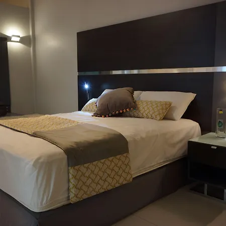 Hotel 2001-2
