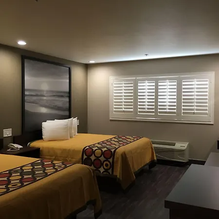 Super 8 By Wyndham National City Chula Vista-2