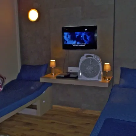Sams Snooze At My Space-3