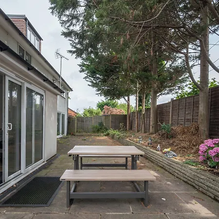 Flexistay Aparthotel Sutton-3