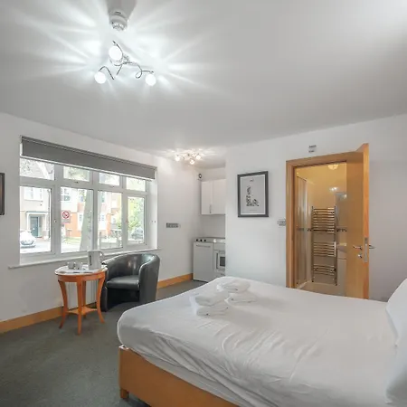 Flexistay Aparthotel Sutton-3