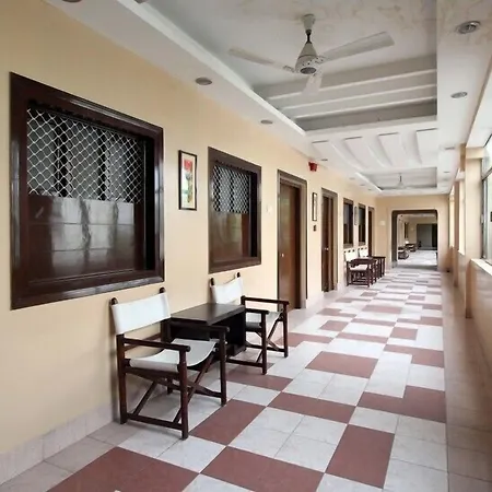 Hotel The Tourist - 1 Min From New Delhi Railway Station-3